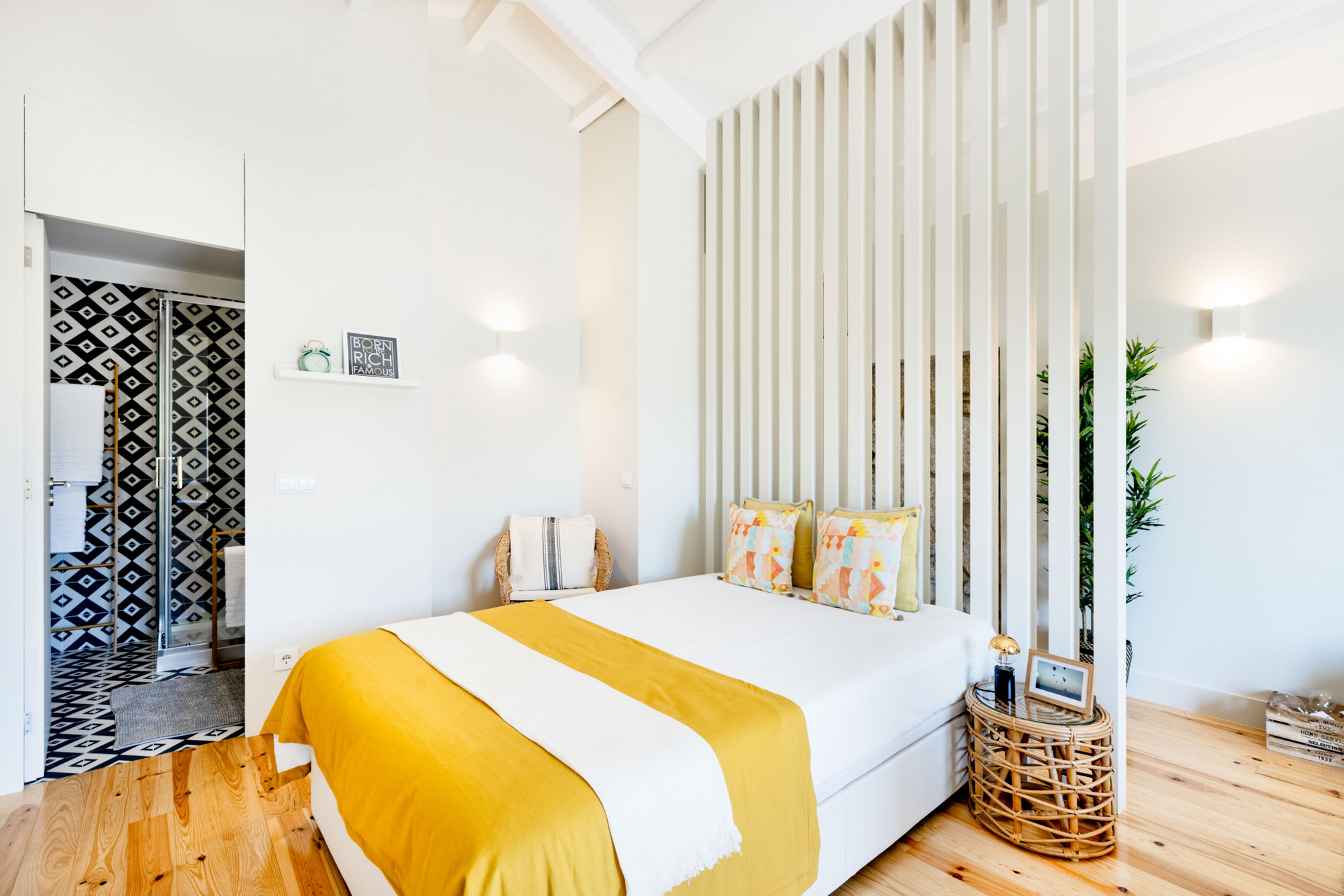 Studio with Double Bed, Kitchenette, Sofa and TV