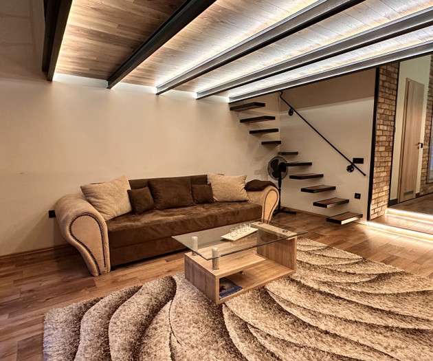 Ultra-Modern Loft Apartment with Gallery, Quiet Co