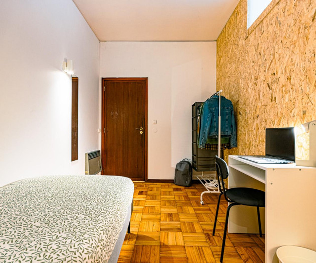 Comfortable single bedroom close to  metro-room 3