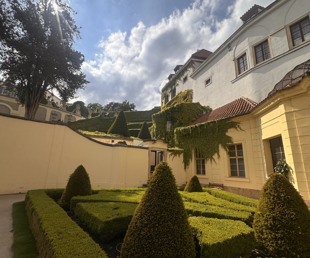 Pronájem, elegantní byt 3+kk (75 m²) s privátním p