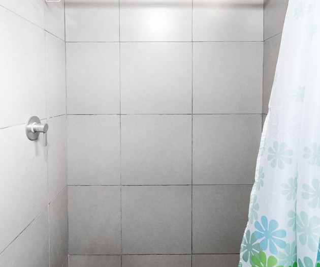 Shower stall with rain showerhead
