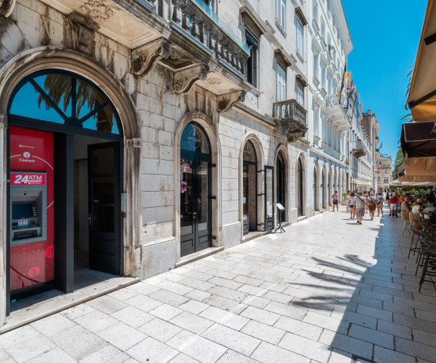 “Stylish 2 BR Retreat on Split’s Seaside Riva“