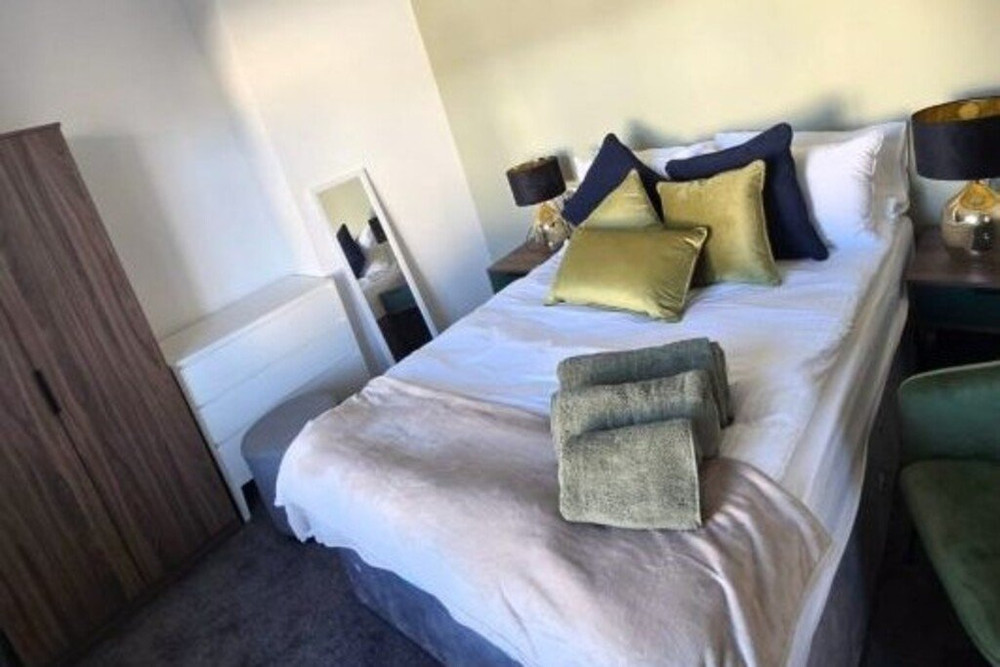 West Midlands Home - 3BR w/FREE Parking and WIFI preview