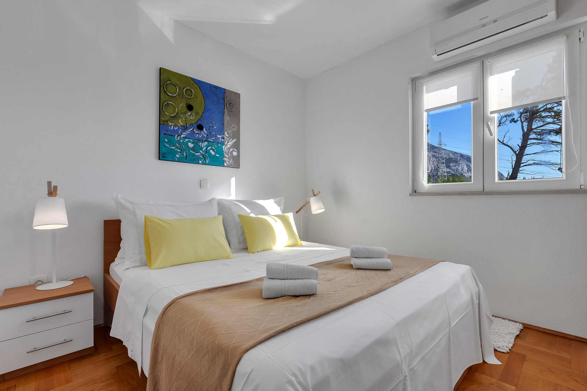 Double bedroom with window