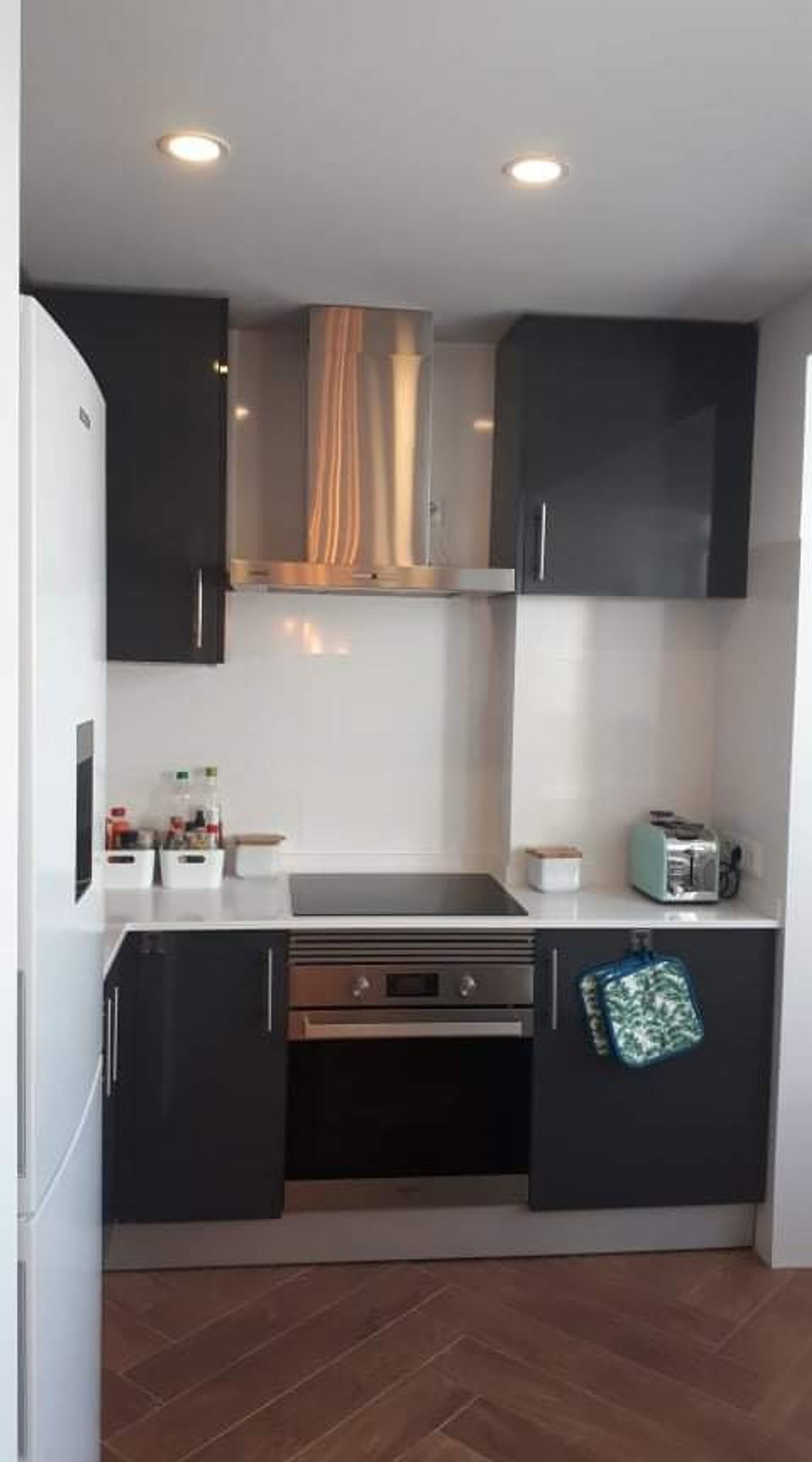 Charming En-Suite in downtown apartment
