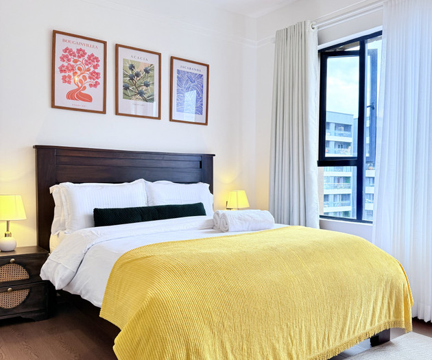 Airy 17th Floor 2BR: City Views, Balcony & Pool