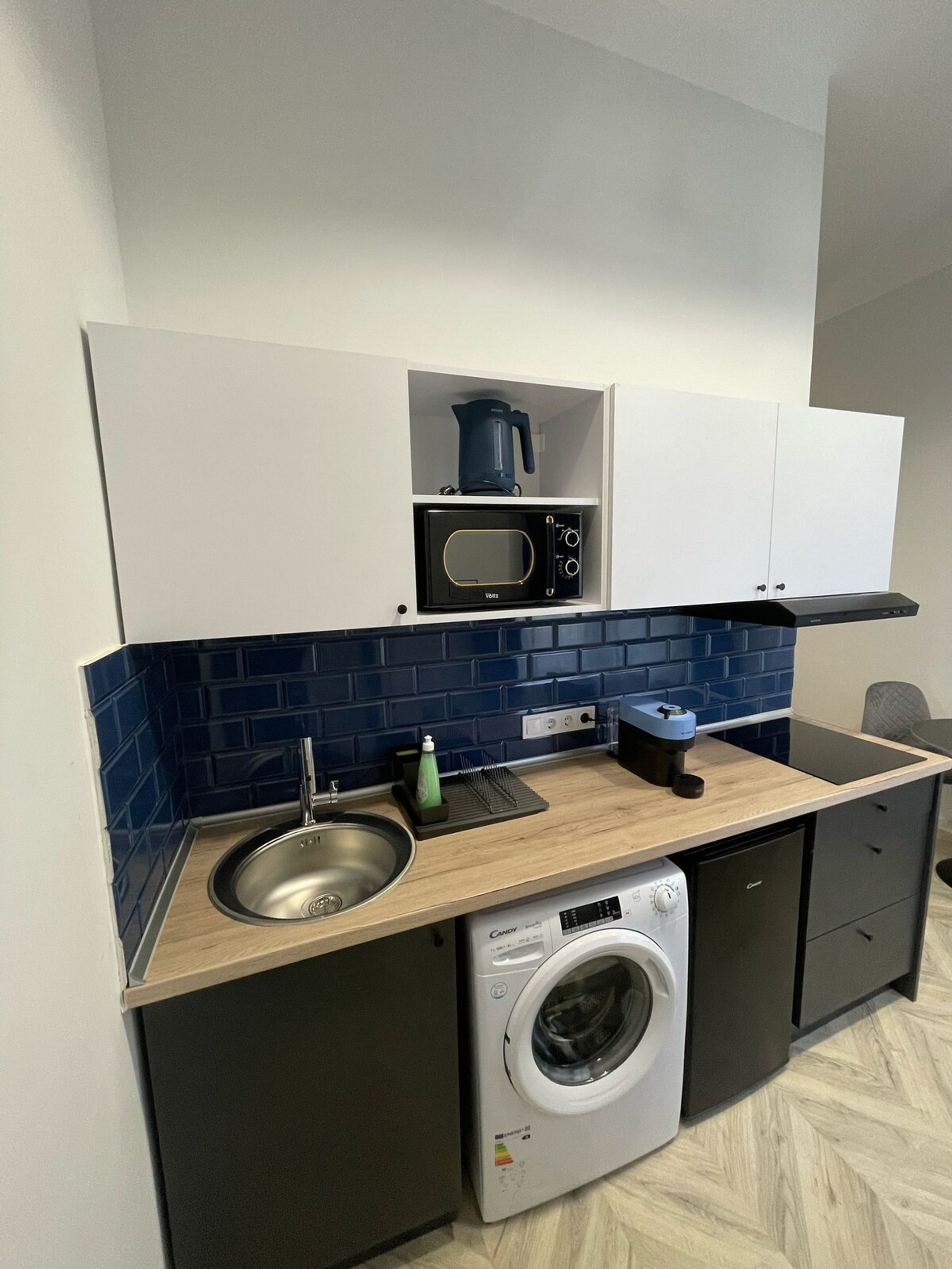 Full kitchen