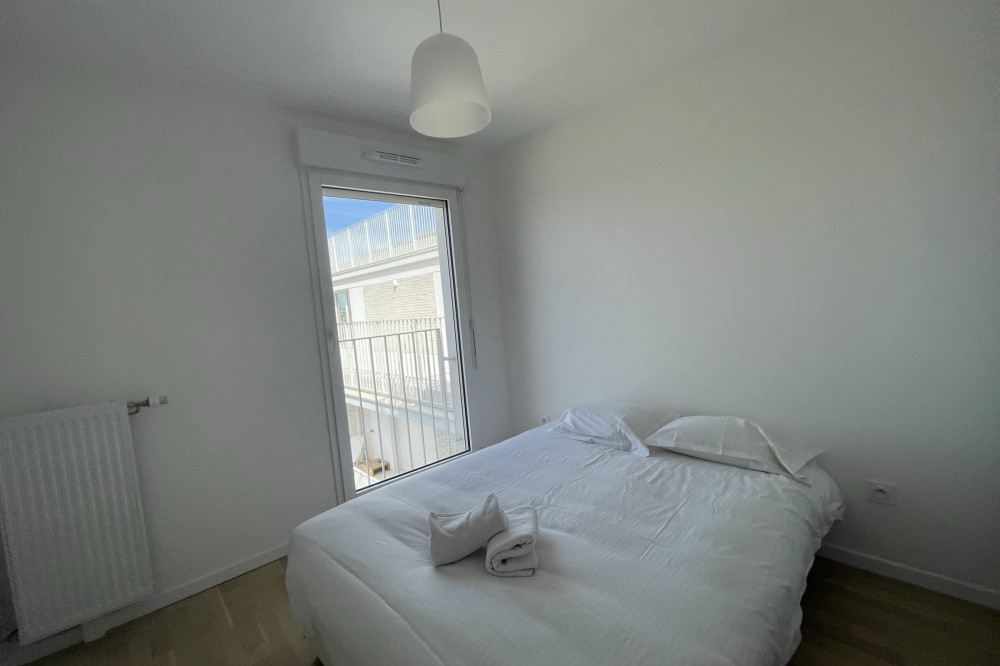 Newly refurbished 80 square meters with parking an