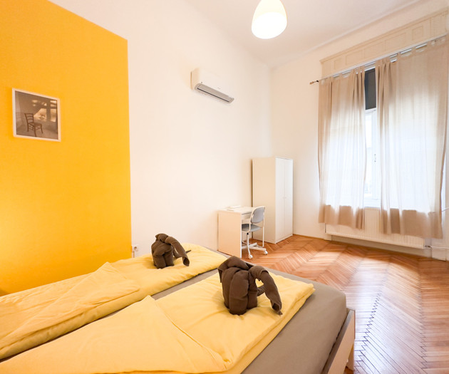 Yellow House - Large central one-bedroom