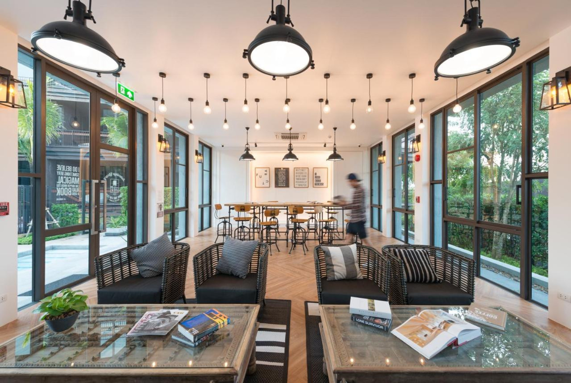 Shared work space overlooking the pool, perfect for digital nomads, also A/C a place you can meet new friends. 