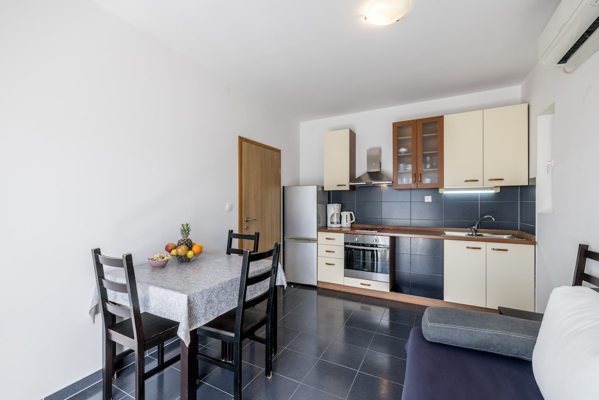 Fully equipped kitchen with dining area.