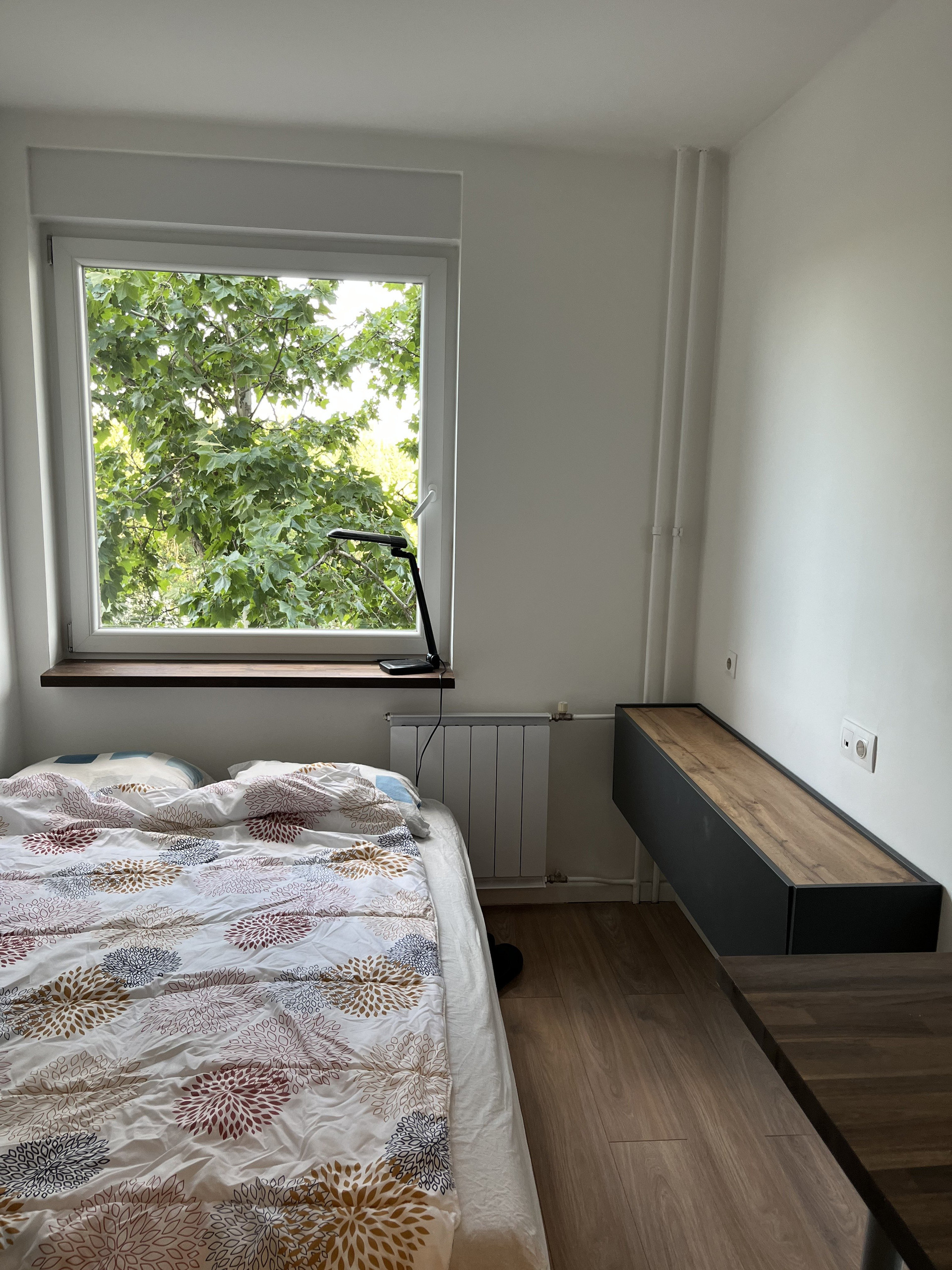 Bright bedroom with Danube view