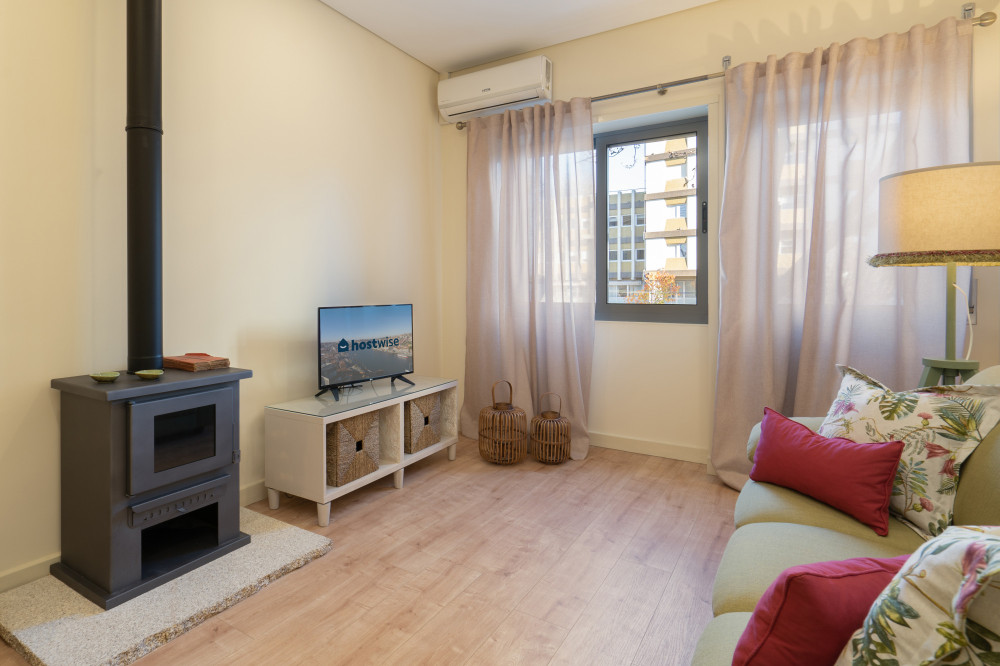 Gaya Avenue 102 - Stylish Gorgeous Flat w/ Balcony preview
