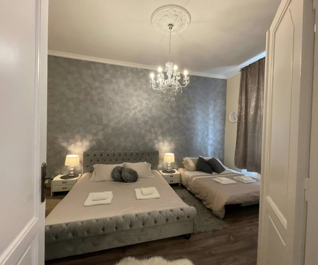 Large Luxury Apartment in the Heart of the City