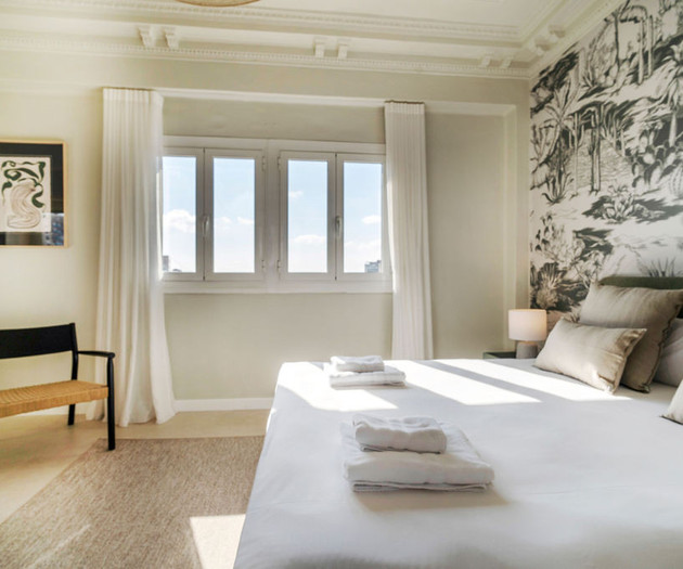 Big apartment with terras, Calle del Hospital 1.28