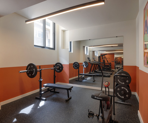 Bright 1-bed apartment, close to metro station