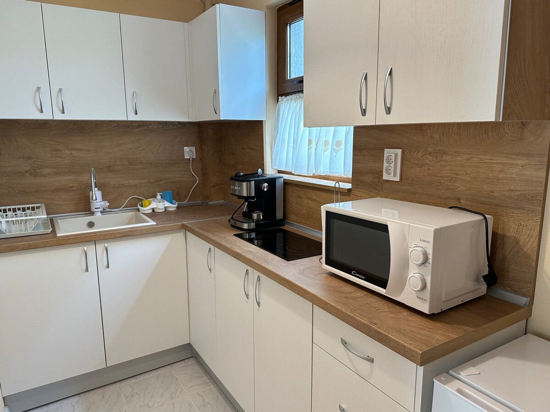 Full kitchen image 1