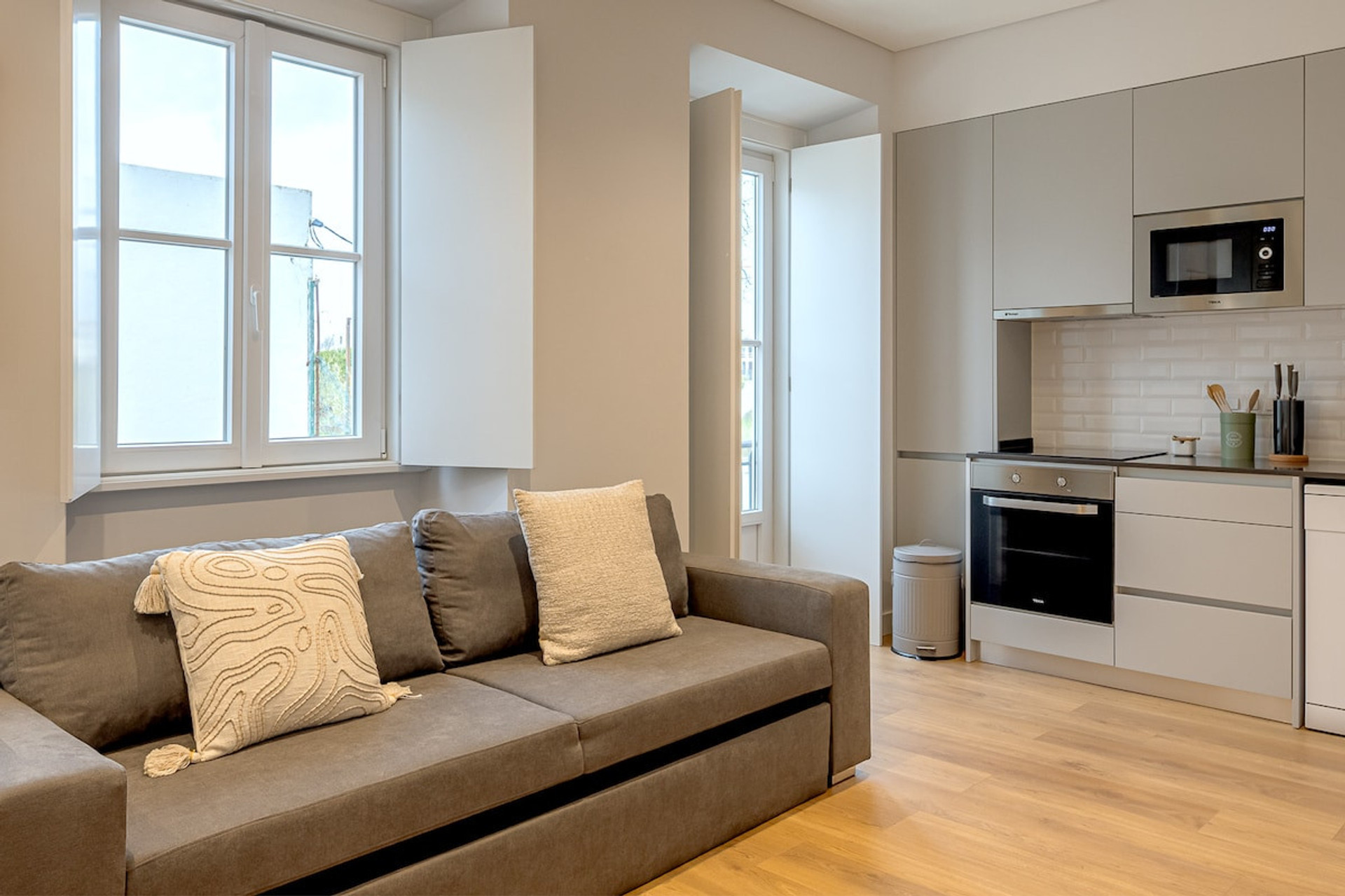 Living room image 5