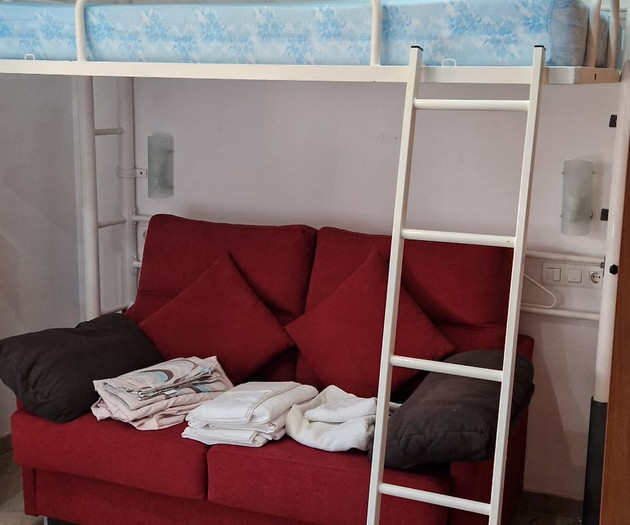 ACOGEDORA HABITACIÓN LUMINOSA Y TRANQUIL