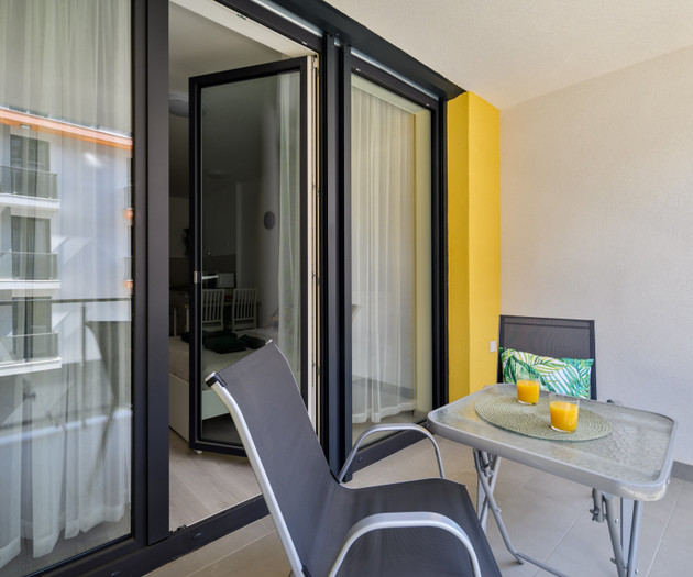 New Studio with FREE parking