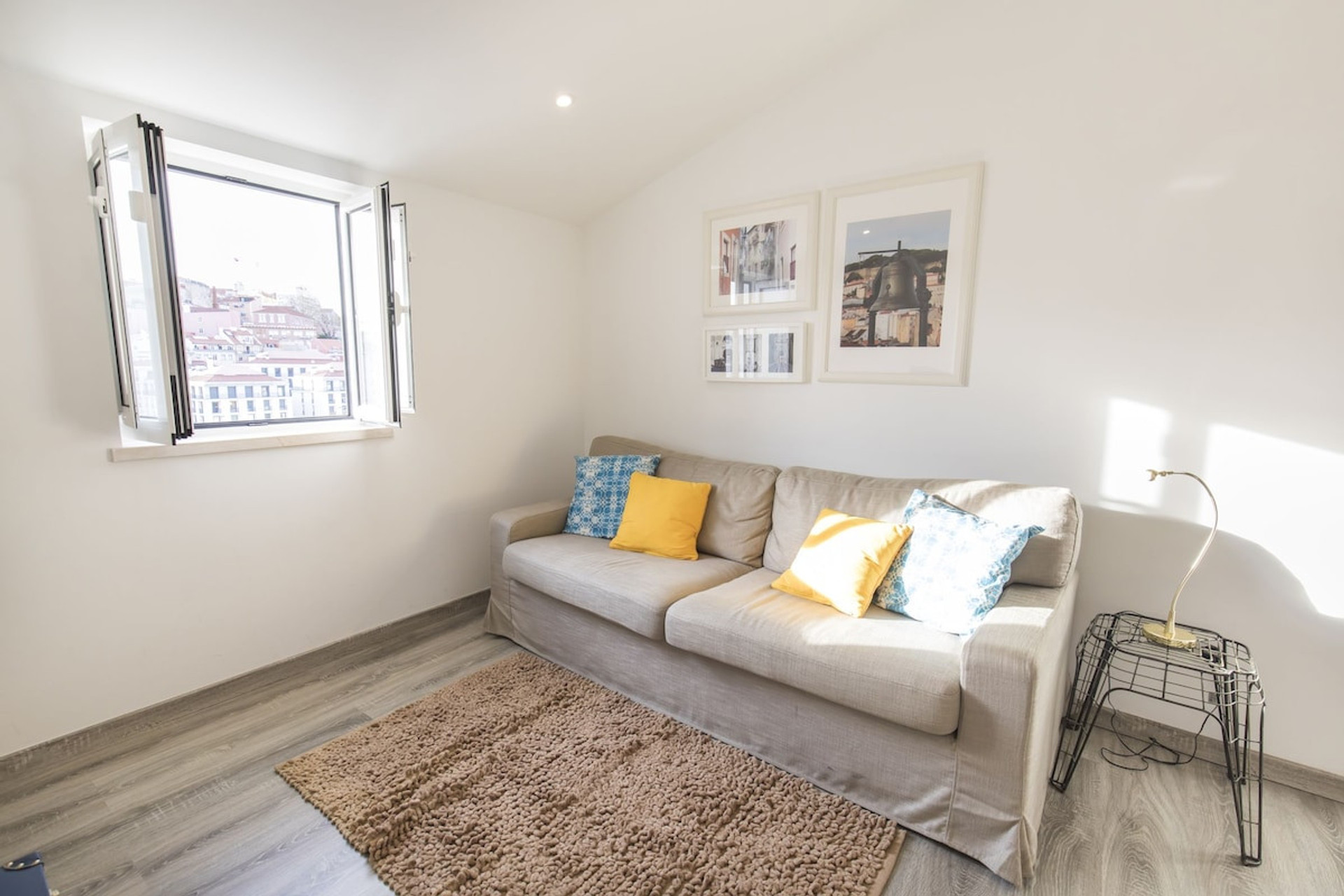 Living room image 3