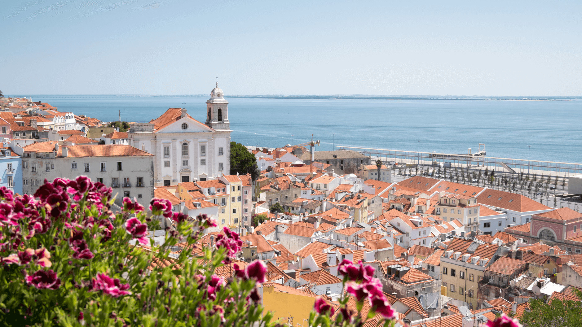 Apartments for rent in Lisbon short term, monthly Flatio