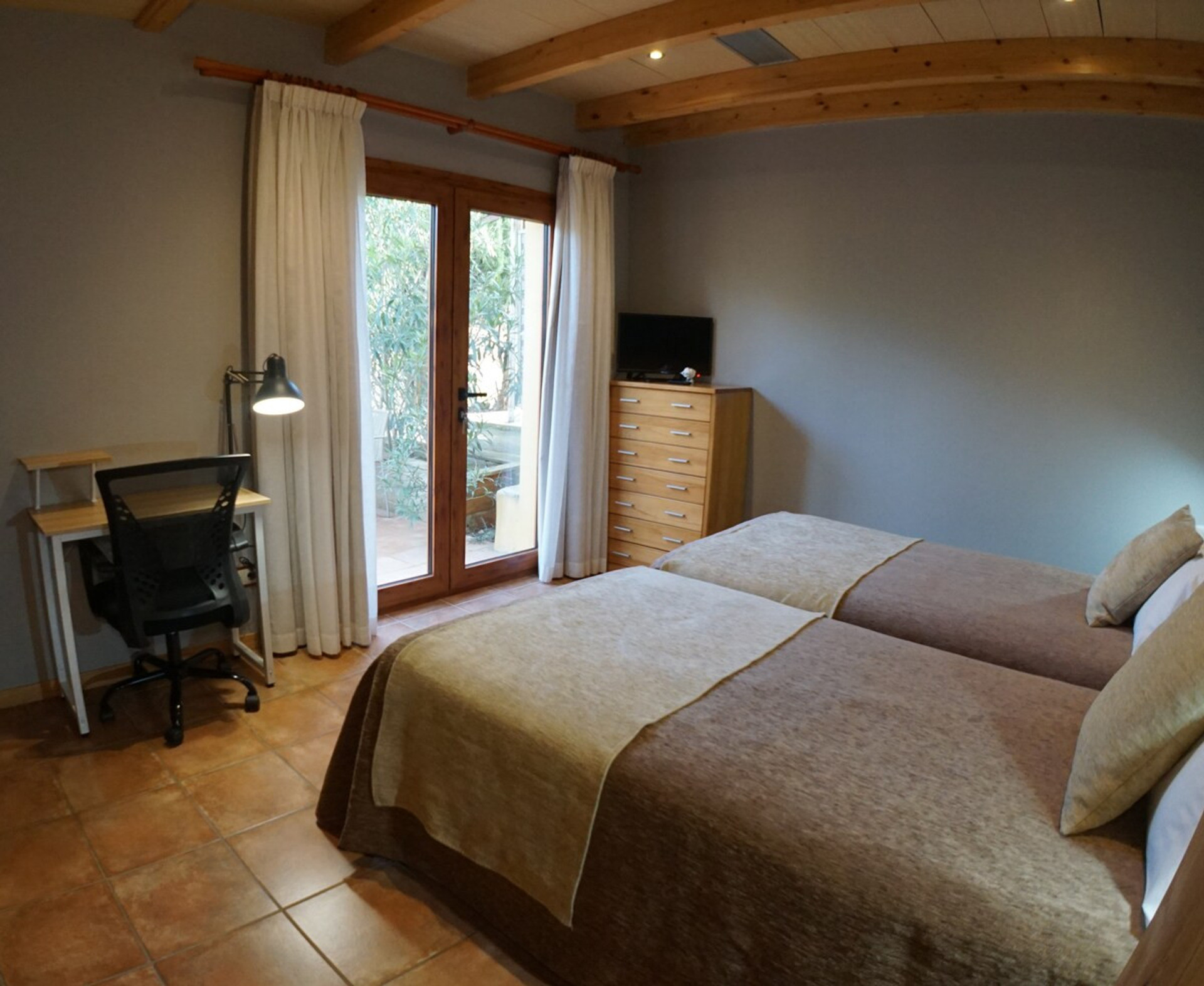 Bedroom image 5