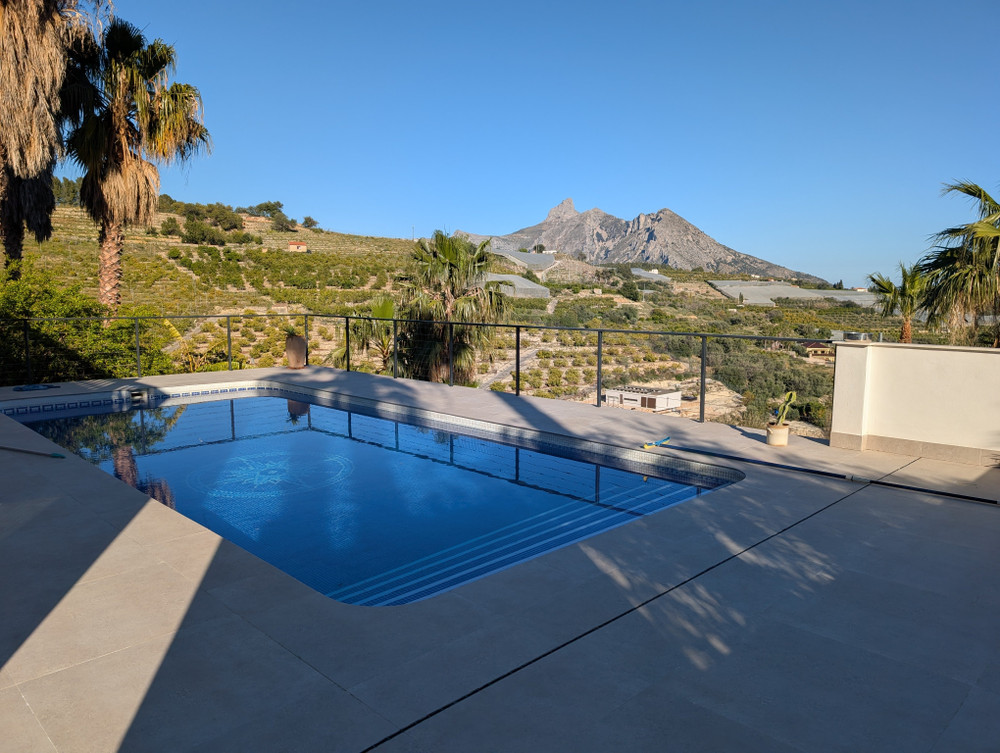 Studio in quiet natural setting - pool & sea view preview