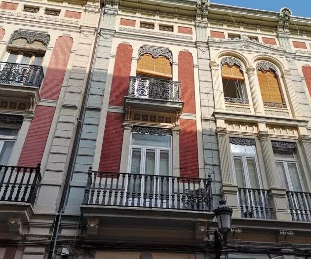 STUNNING 2-BEDROOM APARTMENT IN RUSSAFA · SEASONAL
