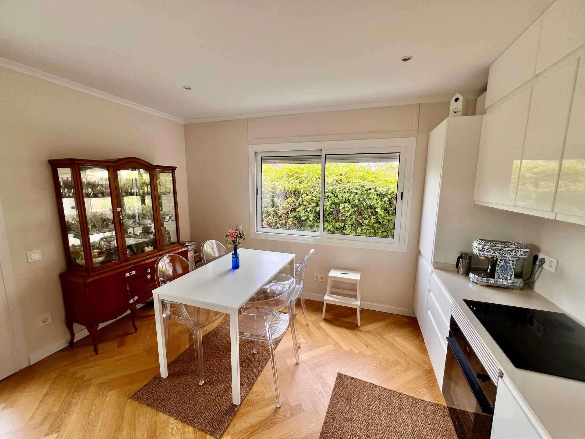 Dining area and kitchen corner