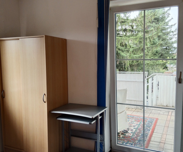 5 sepatrat bedrooms house ,U1-/S-Bahnstation near.