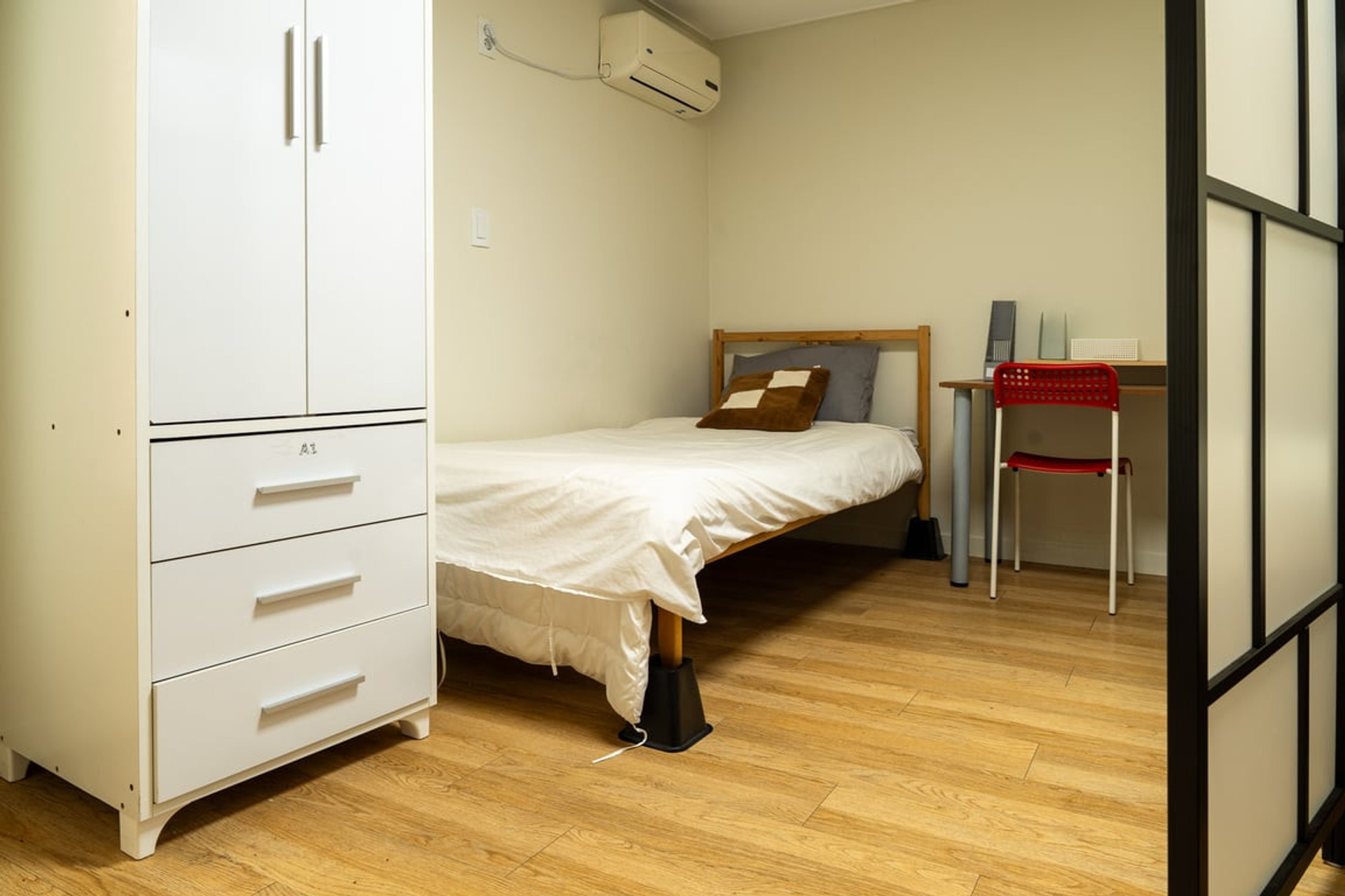 Bedroom (bed A)