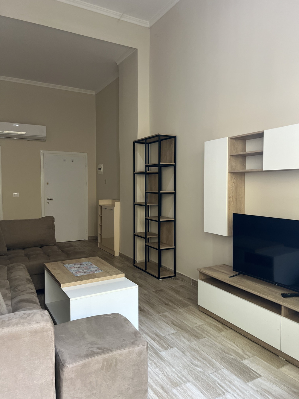 2 Bedroom Apartment with Patio & Private Parking – preview