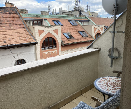 Sunny 2BR apartment downtown Budapest