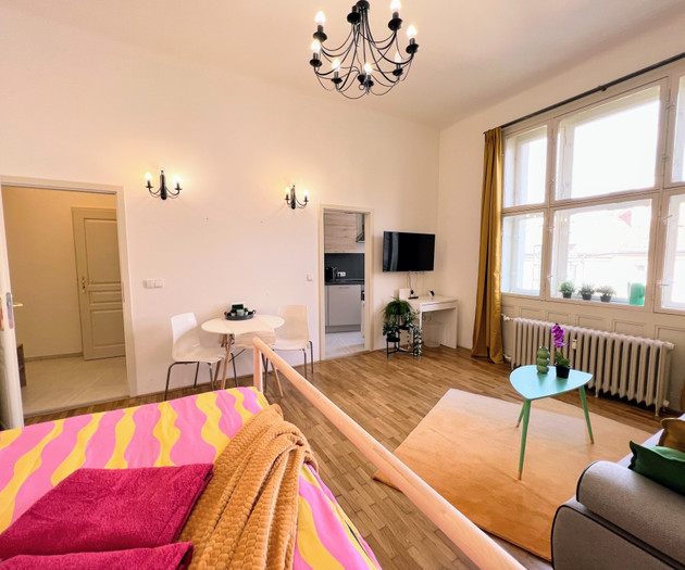 Beautiful & peaceful apartment with cute balcony