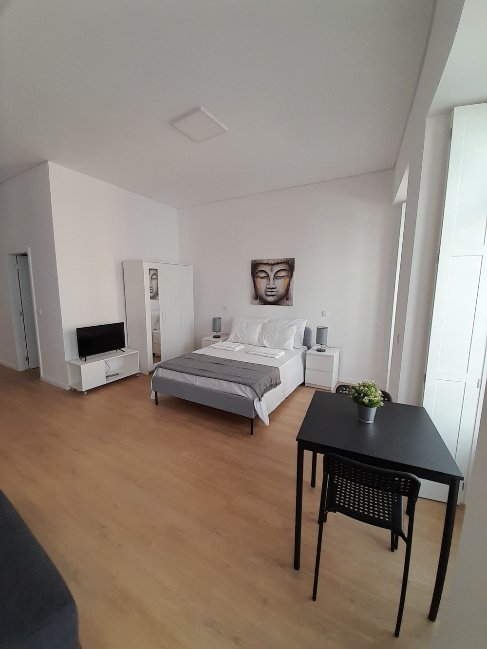 Studio 2nd floor front Cedofeita Oporto preview