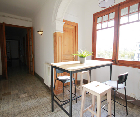 R0302- Room in flat to share in Eixample