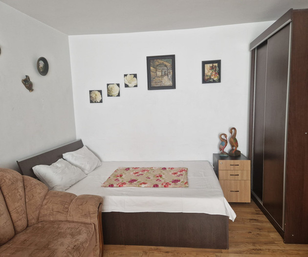 Large Group Accommodation Bucharest, 4 apt,20slips