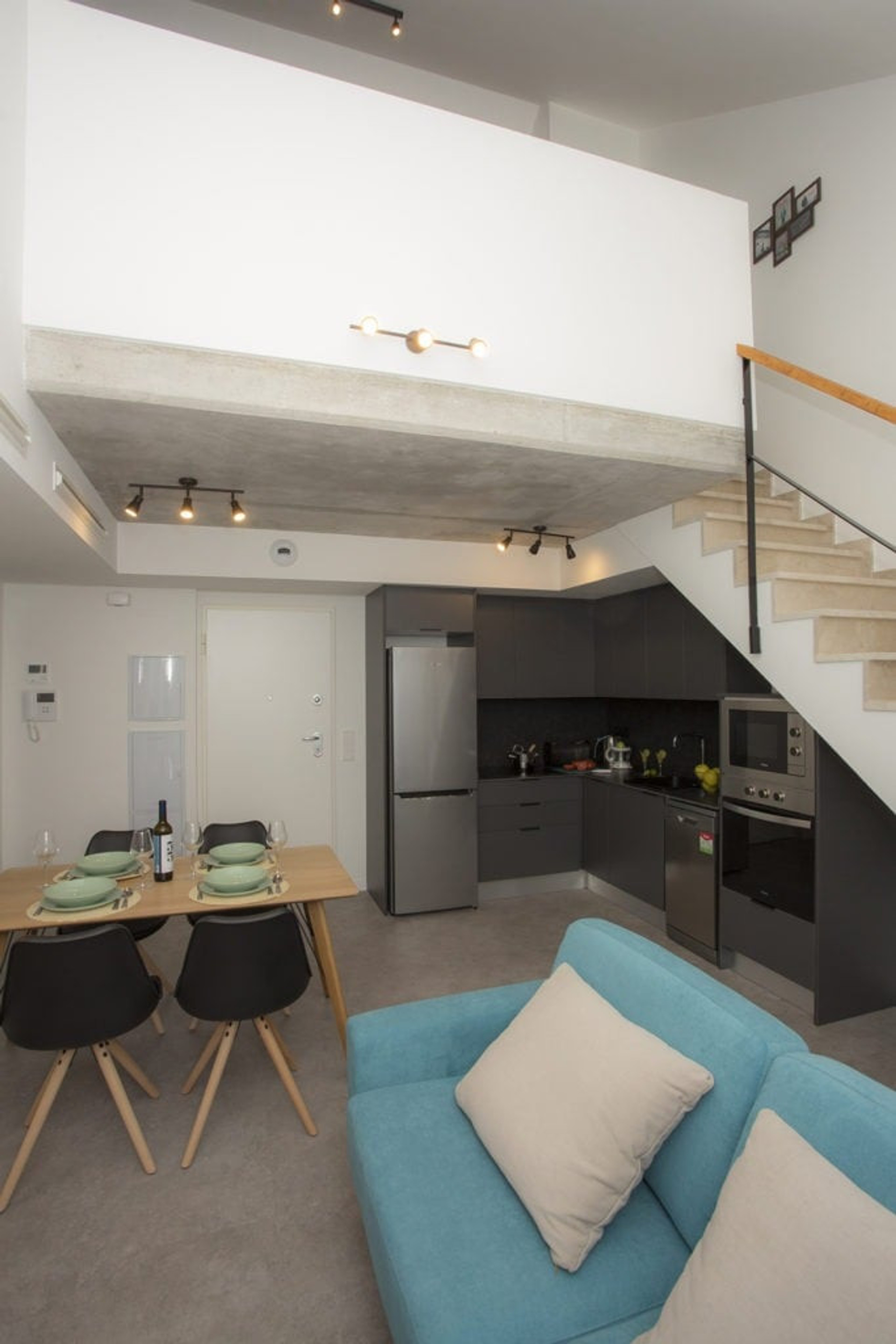 Dining area image 2