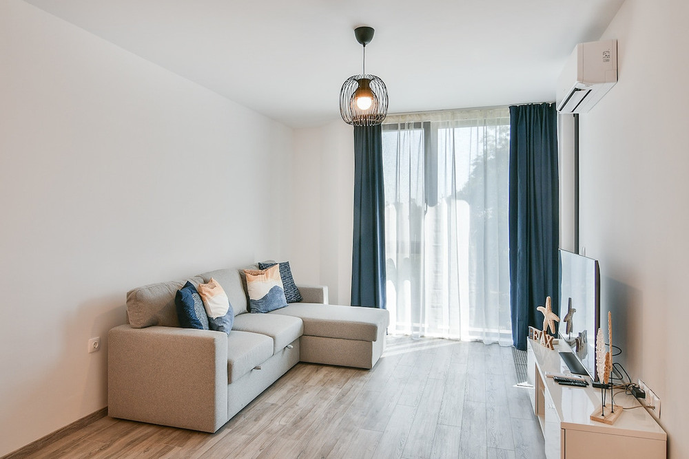 Four guests flat & free parking preview
