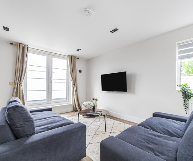 Lux 2BR Penthouse w/ Free Parking Terrace, Wembley