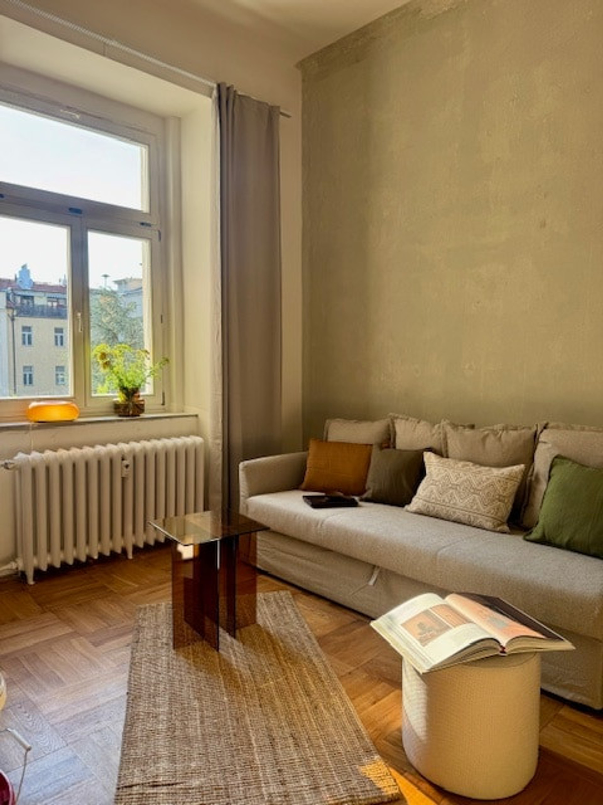Living room image 3