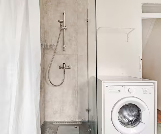 Bright 2-Bedroom Apartment with Terrace near Rato
