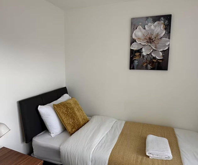 Cozy 3 Bedroom House | Free Parking | Garden