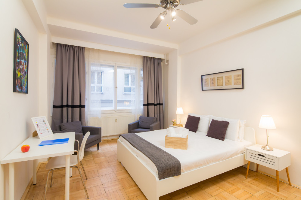 Quaint Elegant ROOM in City Center preview