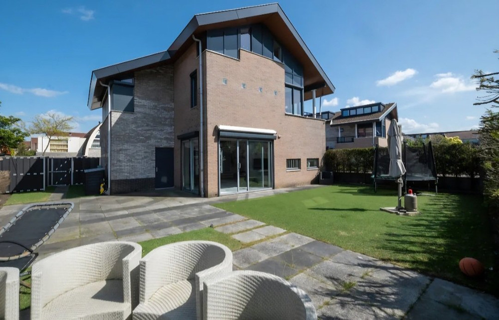 Luxury villa with six bedrooms near Rotterdam. preview