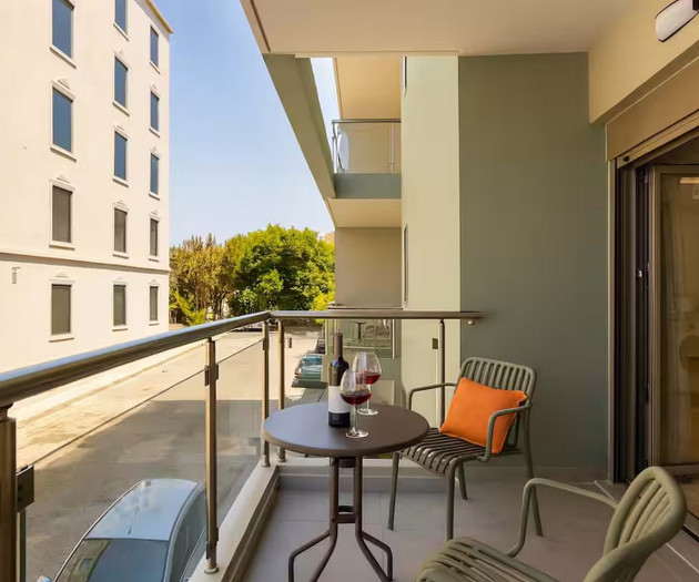 Modern Flat with Private Parking & Huge Terrace