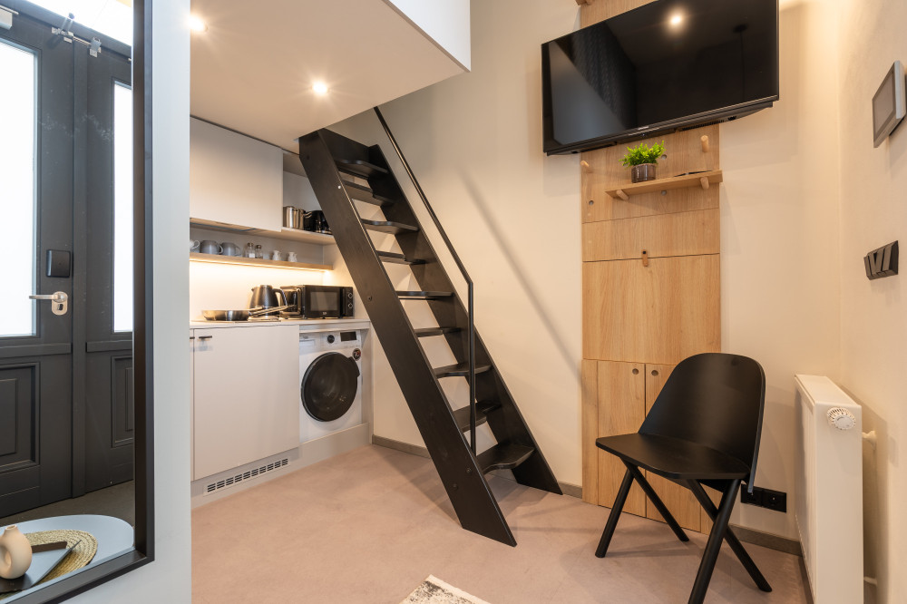 Honest KARLIN - Stylish City Loft preview