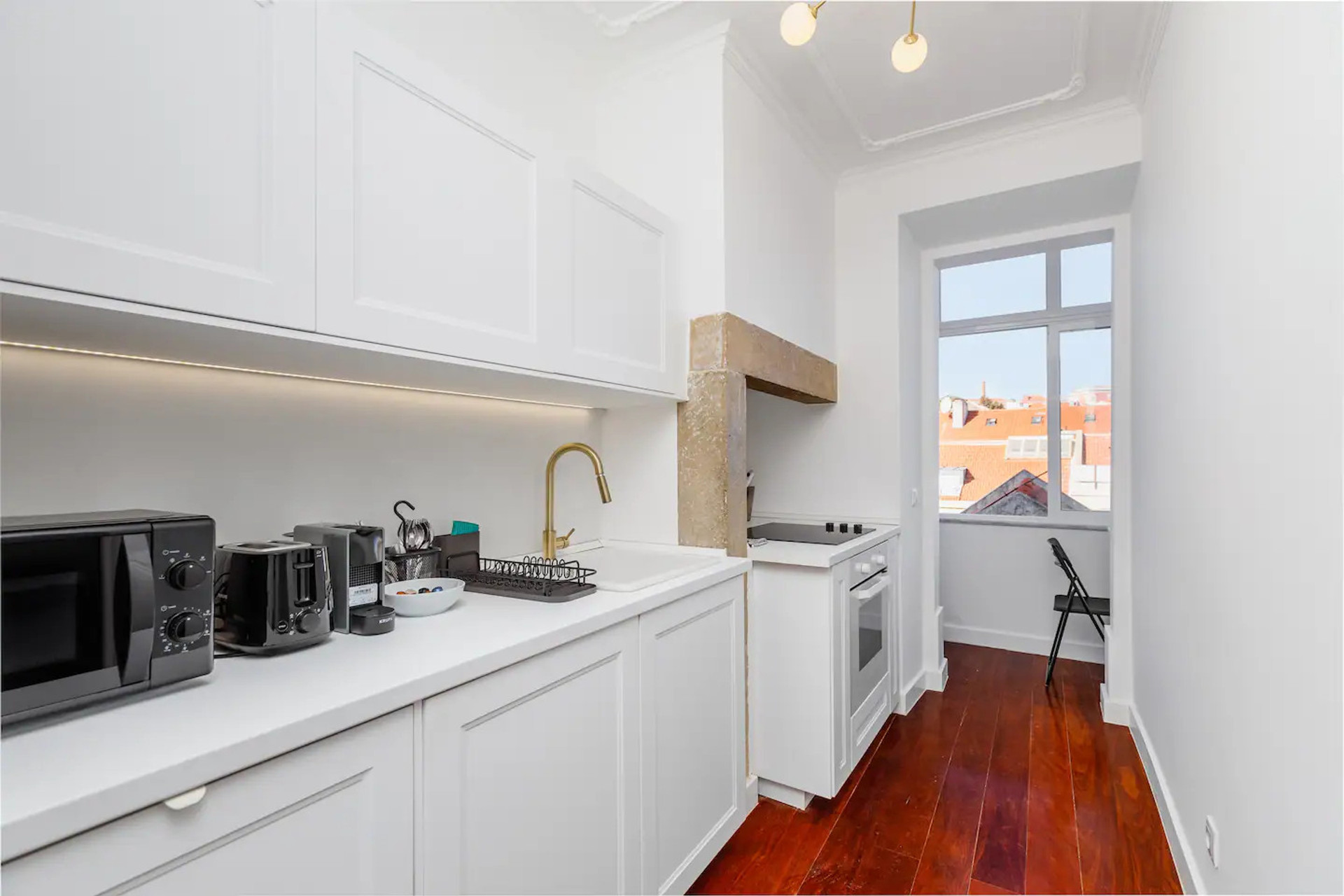 White kitchen full overview window