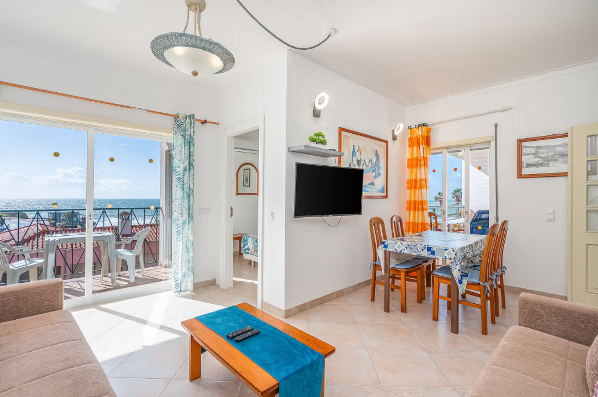 Living dining room with sea view